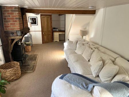 4 bedroom semi-detached house to rent - Photo 2
