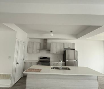 For Lease - 10 Blue Forest Crescent, Barrie, Ontario - Photo 3