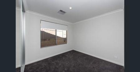 LIGHT AND BRIGHT HOME - Photo 4