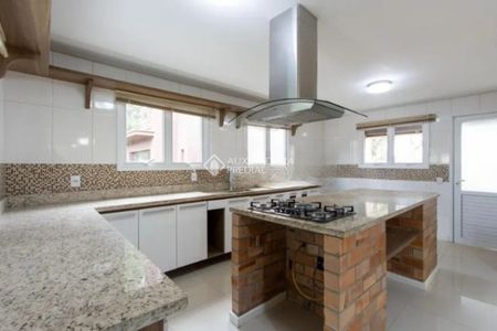 Casa com 3 quartos e 308m² para alugar em Hípica, Porto Alegre. - Foto 2