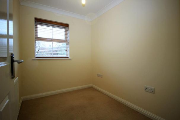 4 bedroom end of terrace house to rent - Photo 1