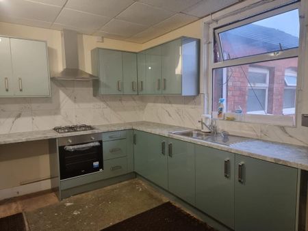 3 bedroom apartment to rent - Photo 2