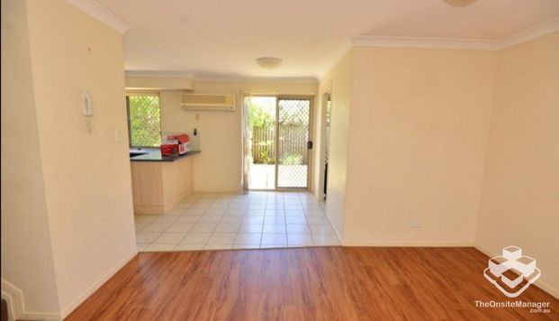 Walk to School! Spacious Townhouse for Rent in Sunnybank Hills - Photo 1