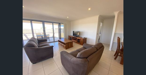 3 BEDROOM EACH WITH SEPERATE ENSUITE, FULLY FURNISHED - Photo 1