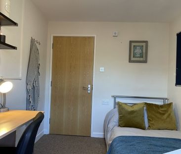 3 Bed - Flat 14, Cathedral Court â€“ 3 Bed - Photo 6