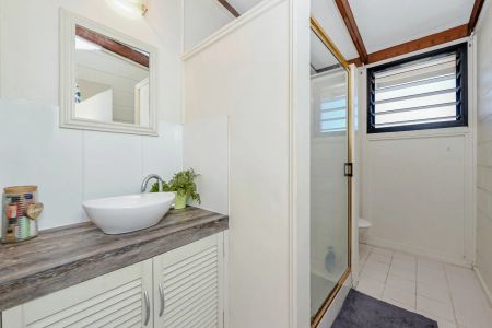 Gorgeous Townhouse in North Ward! - Photo 5