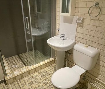 Partially Furnished One Bedroom Flat in Great Location! - Photo 4