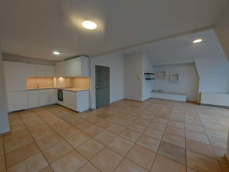 Penthouse te huur met twee slaapkamers en terrasje in hartje Kortrijk. - Photo 2