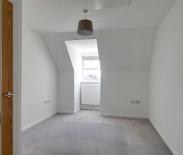 4 bedroom end of terrace house to rent - Photo 3