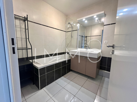 Location Appartement 3 pièces 69m² MARSEILLE 8ème - Photo 4