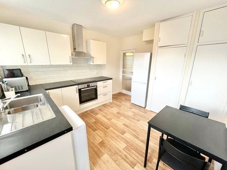 Waterford Road, Shoeburyness, Southend-On-Sea, Essex, SS3 9HH - Photo 3