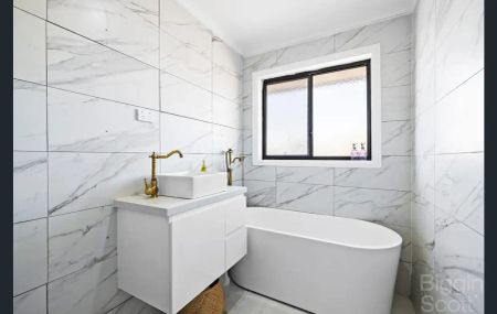 “Renovated and low maintenance!” - Photo 4