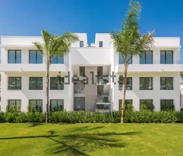 Alquiler de piso en Calle María Zambrano - Photo 2