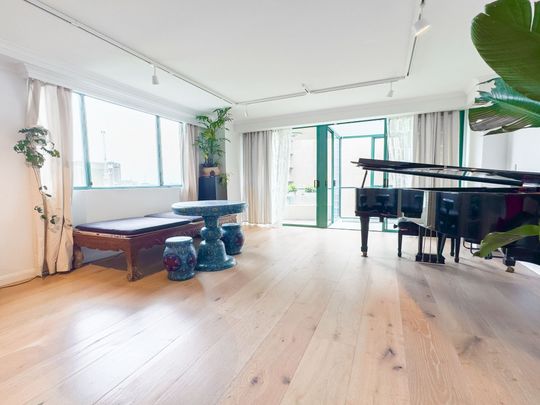 Renovated and Spacious 2-Bedroom Apartment in Prime Sydney Location - Photo 1