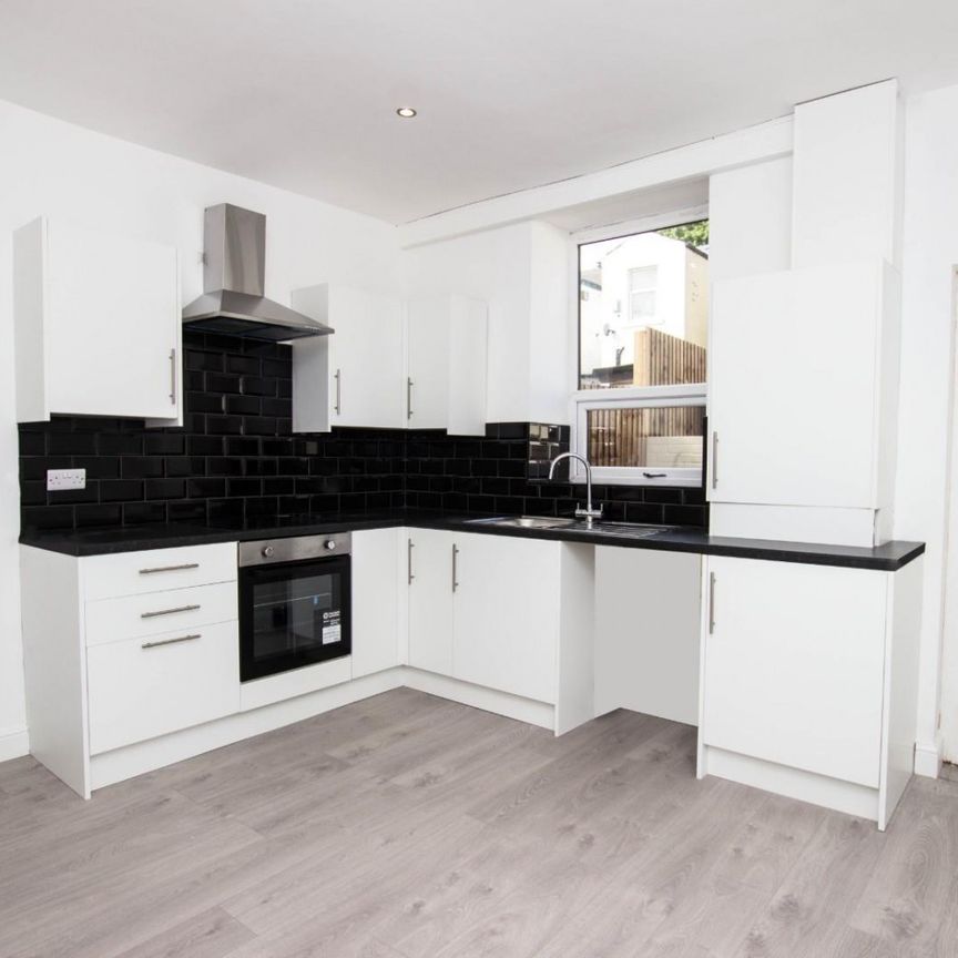 3 bedroom House To Let Total Size: 905 SQ FT - Photo 1