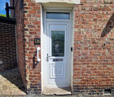 2 bedroom end of terrace house to rent - Photo 1