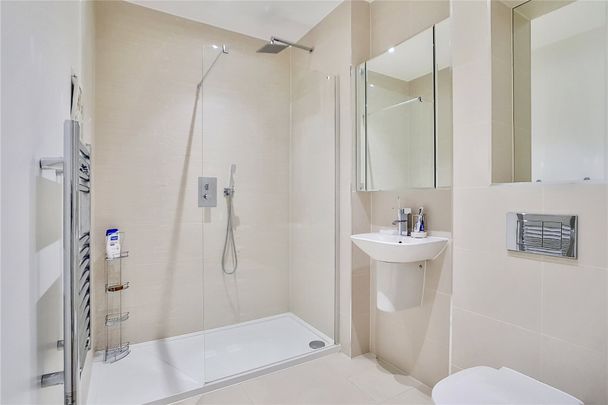 River Gardens Walk Greenwich SE10 - Photo 1