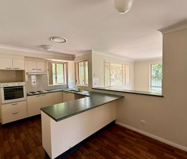 SPACIOUS FAMILY HOME - Photo 3