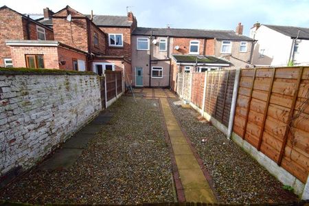 2 bedroom terraced house to rent - Photo 2