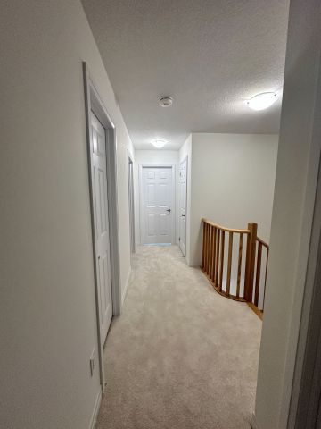 For Lease - 202 Port Crescent, Welland, Ontario - Photo 2