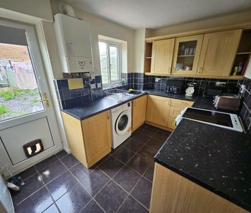 2 bedroom end of terrace house to rent - Photo 5