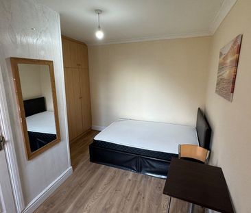 Room in a Shared Flat, Walworth Road, SE17 - Photo 2