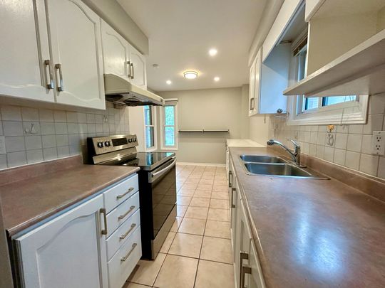 For Lease - 230 Enchanted Hills Crescent, Toronto, Ontario - Photo 1