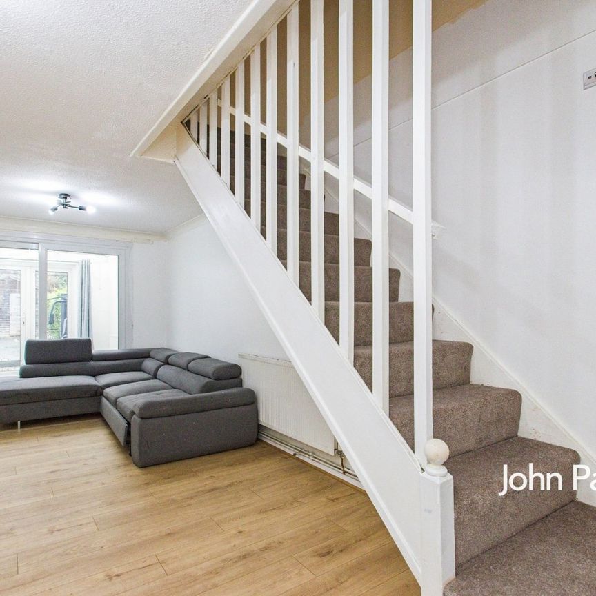 Terraced House to rent - Sorrel Close, London, SE28 - Photo 1