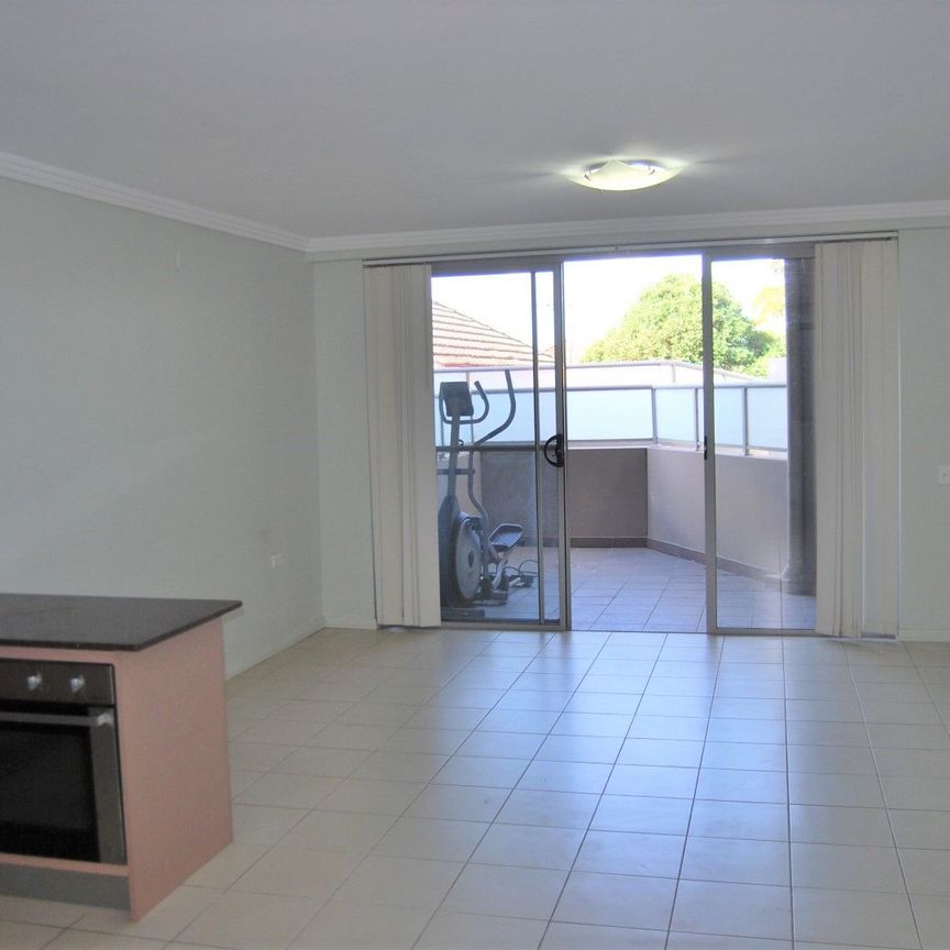 YOUNG 1 BEDROOM UNIT - GREAT LOCATION - Photo 1
