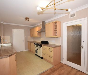 3 bedroom detached bungalow to rent - Photo 1