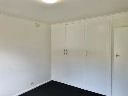 “Family home with surrounding Parklands” - Photo 4