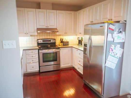 For Lease - 180 Clearview Avenue, Westboro - Hampton Park, Ontario - Photo 1