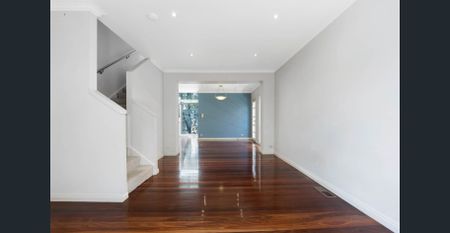 Family home in prime loaction - Photo 2