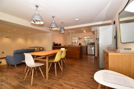 3 bedroom maisonette to rent - Photo 2