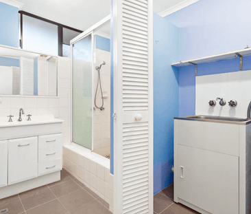 2 Bedroom Apartment in Sought After St Lucia Location! - Photo 6