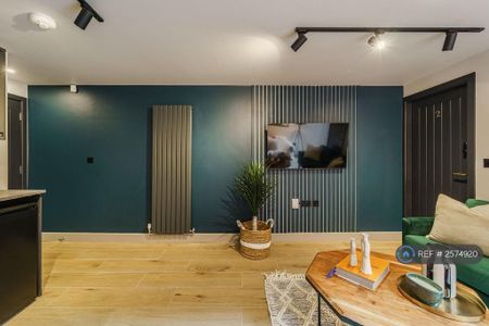 1 bedroom in a house share to rent - Photo 3