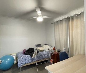 A SOUGHT-AFTER LOWSET UNIT IN A POPULAR COMPLEX! - Photo 3