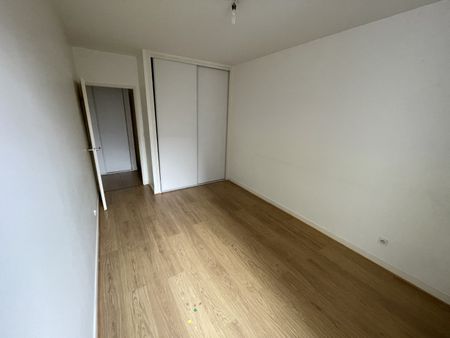 Location Appartement 3 pièces 76m² LILLE 59000 - Photo 3