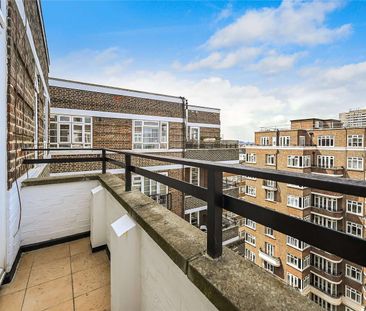 A spacious 3 bedroom apartment, recently refurbished to a very high standard, immaculately presented throughout, with 24/7 concierge, off street parking and roof terrace. - Photo 1