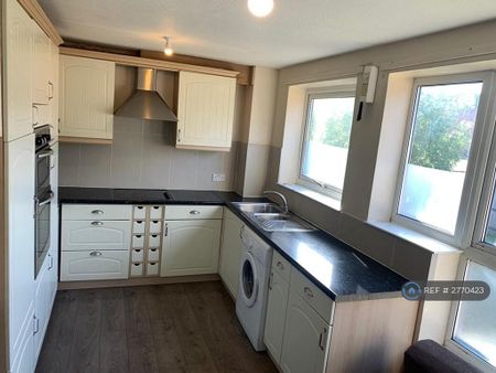 1 bedroom in a house share to rent - Photo 4