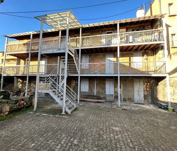 F2 PLACE DES BUGHES - Photo 1