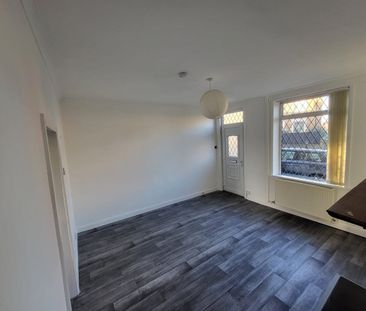 2 Bed Terraced House, Wood Lane, LS26 - Photo 3