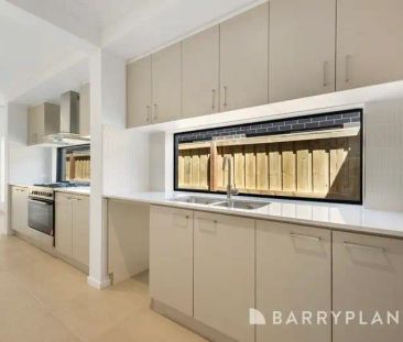 “MAGNIFICENT HARPLEY FAMILY HOME” - Photo 5