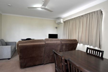 SELF CONTAINED APARTMENT - GLADSTONE CBD - Photo 2