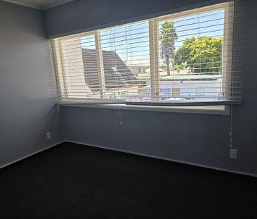 Modern Inner-City Living – Stylish 2-Bedroom Apart - Photo 2