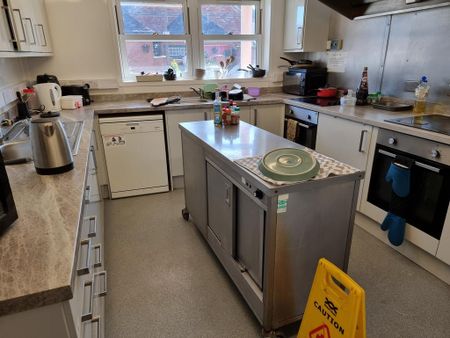 1 bedroom house of multiple occupation to rent - Photo 2
