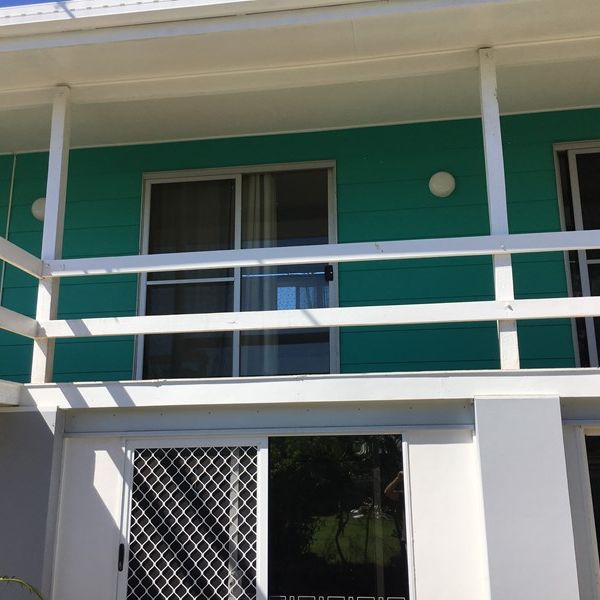 4-bedroom shared studio/granny flat, Coolangatta Road - Photo 1