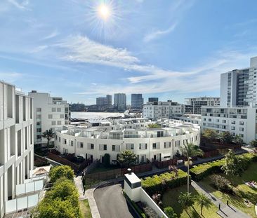 Fully furnished one-bedroom apartment with water views Oct - Photo 6