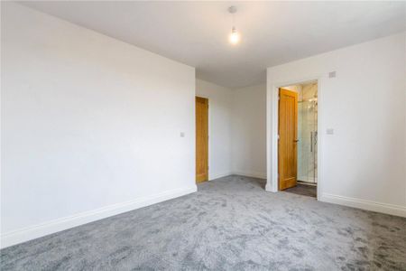 3 bedroom detached house to rent - Photo 4