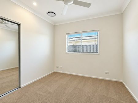 Modern Golf Course Living in Pacific Harbour - Photo 4